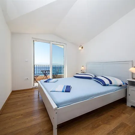 Apartament Plana, *