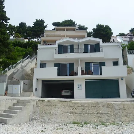 Plana, Apartament *