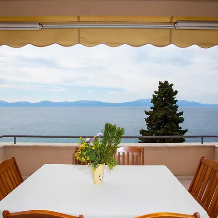 Plana, Appartement Zaostrog